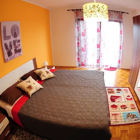 Semesterbostad Mara *