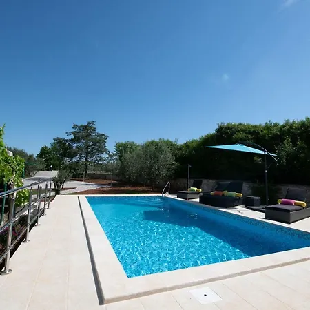 Mara Holiday home *